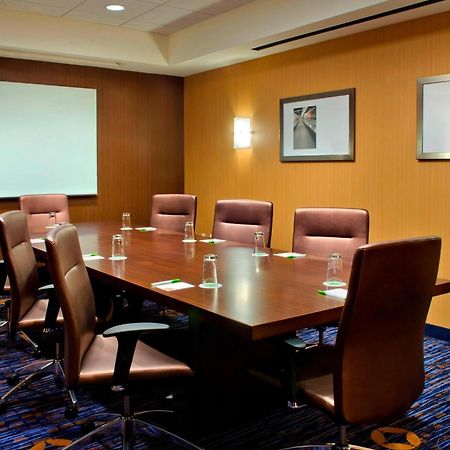 Отель Courtyard By Marriott Newark Downtown Экстерьер фото