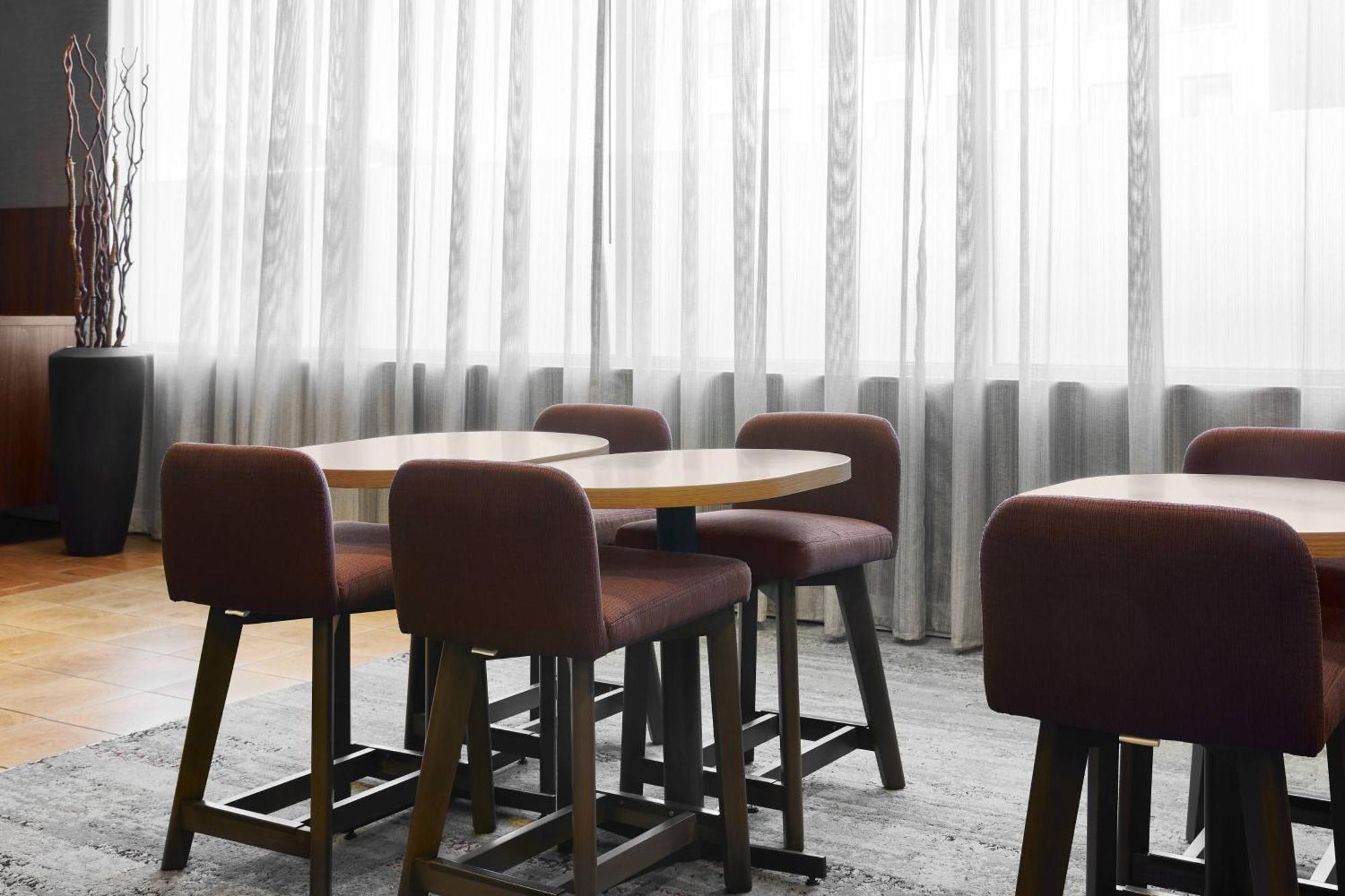Отель Courtyard By Marriott Newark Downtown Экстерьер фото