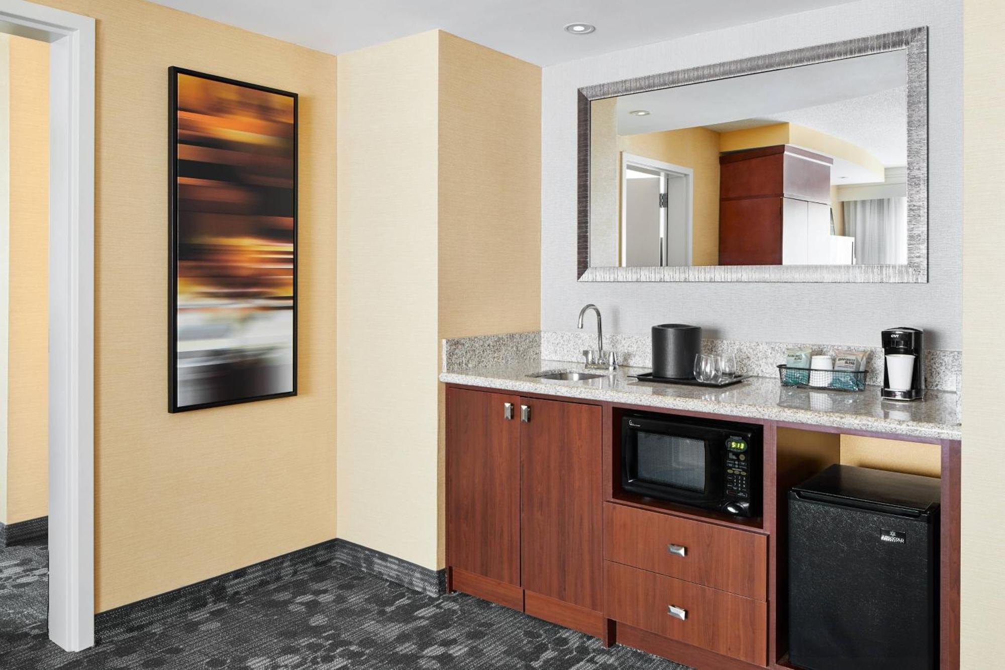 Отель Courtyard By Marriott Newark Downtown Экстерьер фото