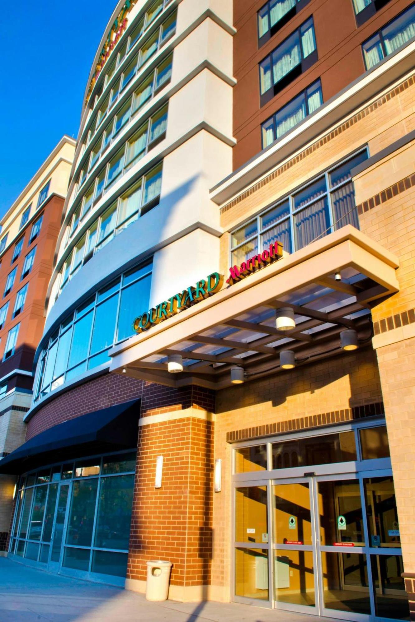 Отель Courtyard By Marriott Newark Downtown Экстерьер фото