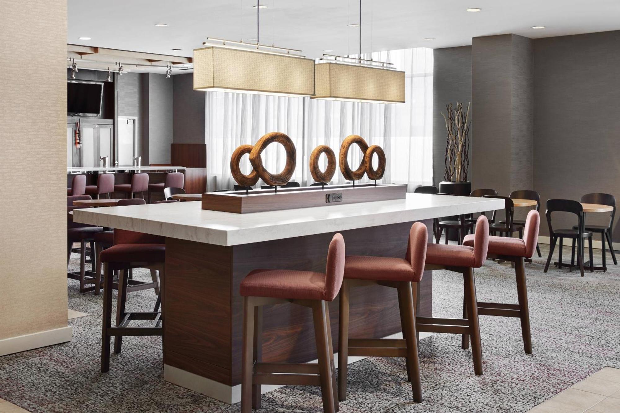 Отель Courtyard By Marriott Newark Downtown Экстерьер фото