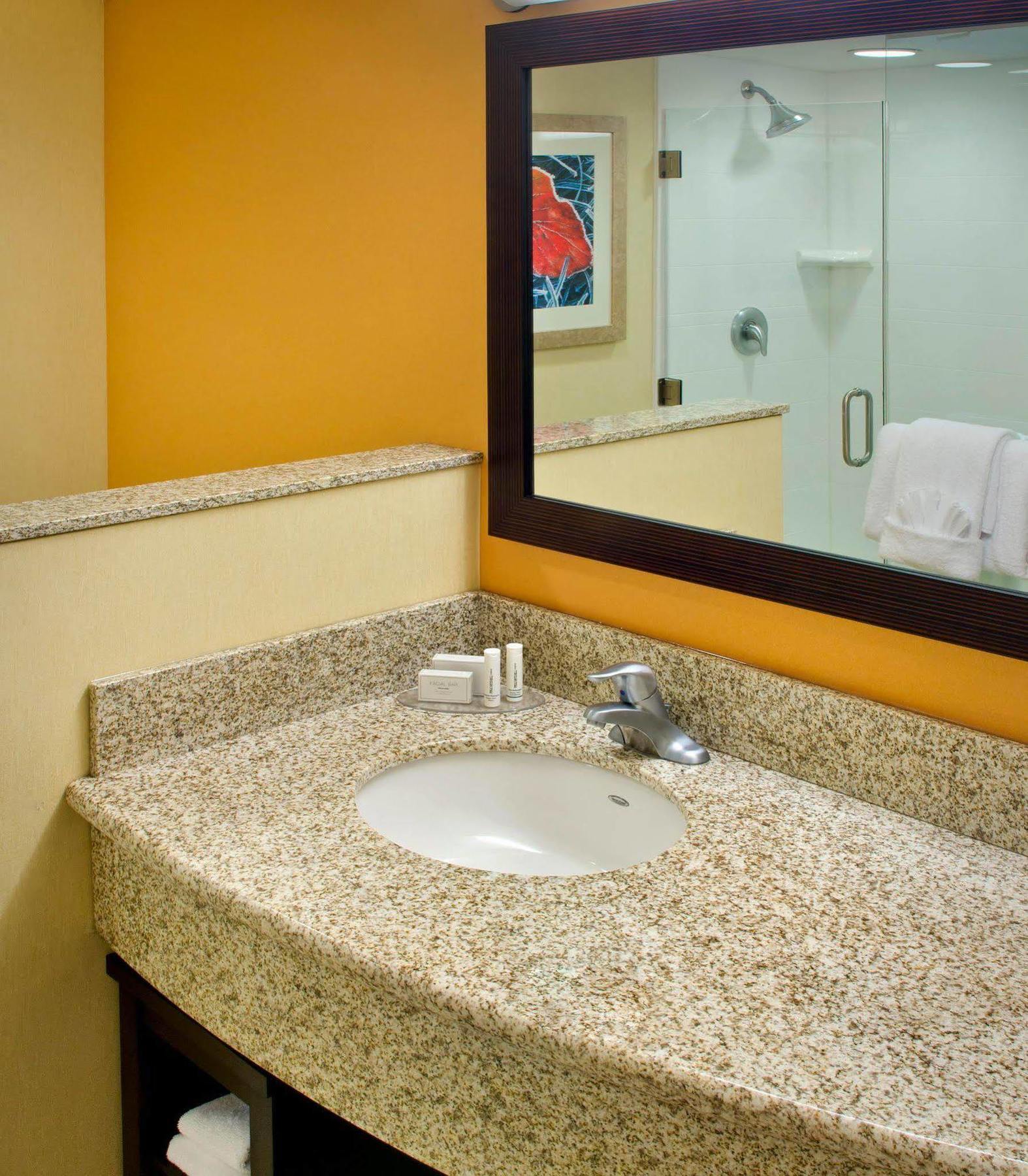Отель Courtyard By Marriott Newark Downtown Экстерьер фото