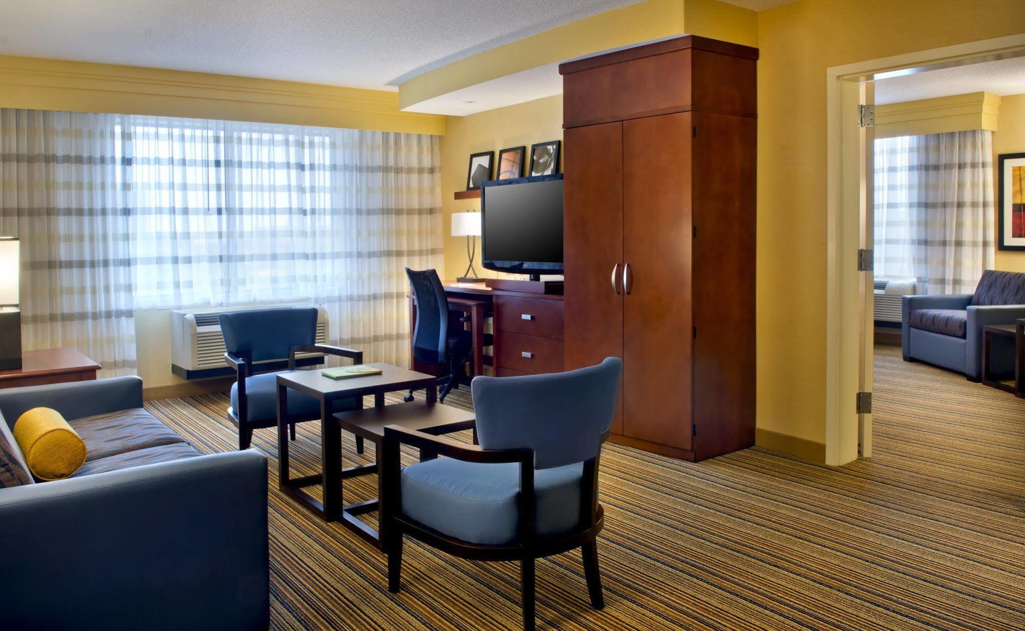Отель Courtyard By Marriott Newark Downtown Экстерьер фото