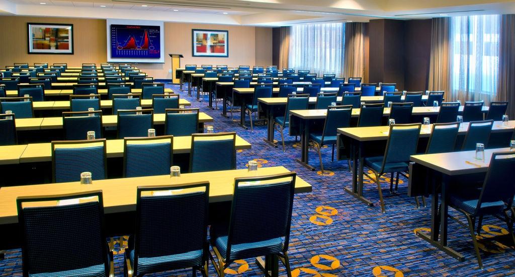 Отель Courtyard By Marriott Newark Downtown Экстерьер фото
